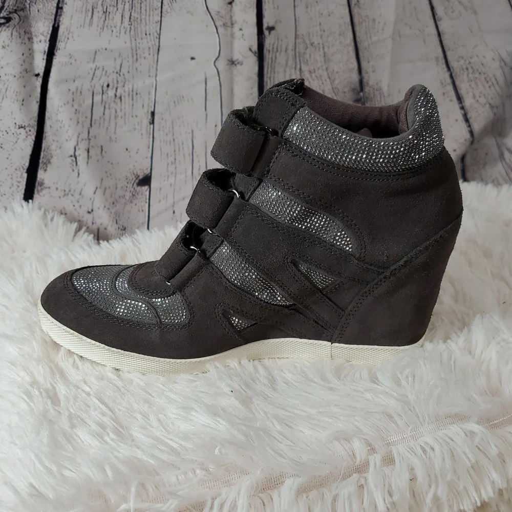 Nine West Gray and Silver Leather Wedge Sneakers Size 8